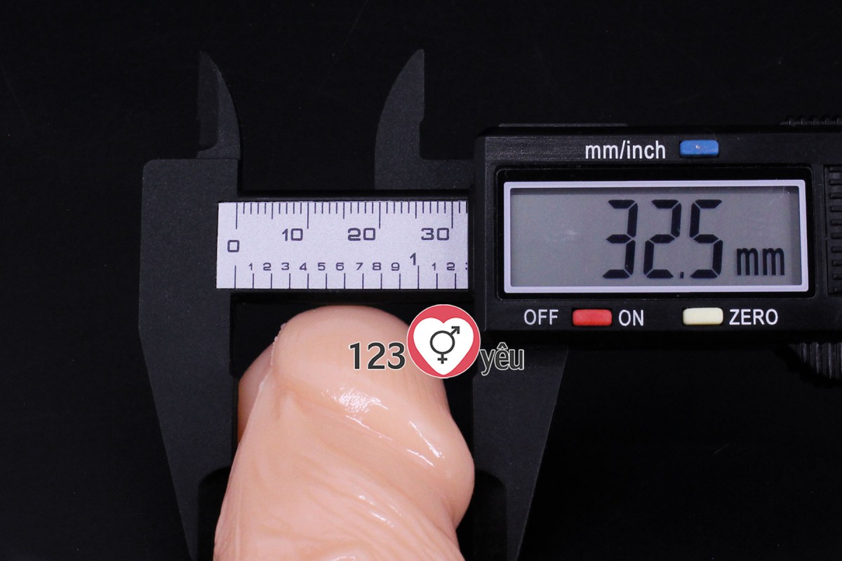 Dương vật giả có đế kích thích rung và tạo nhiệt thông qua pin sạc