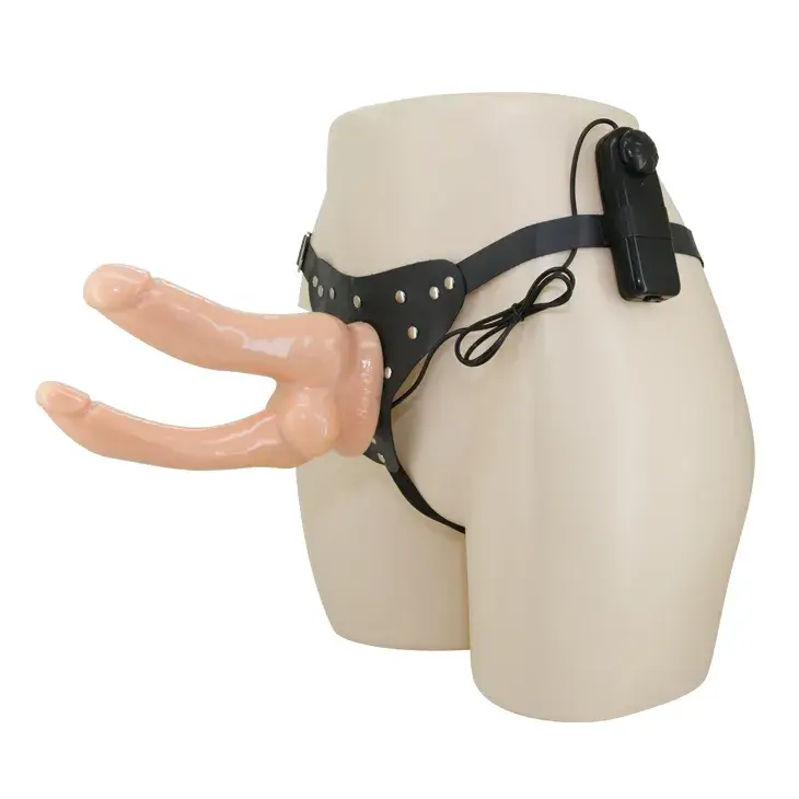 Cu giả có dây đeo 2 đầu siêu rung như thật DC65M với trọng lượng nặng và thiết kế tinh hoàn sống động, mang lại cảm giác làm tình chân thật nhất.